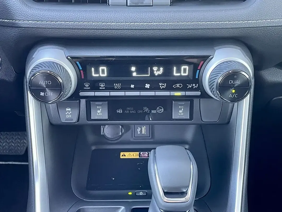 Toyota RAV 4 - Thumbnail 13