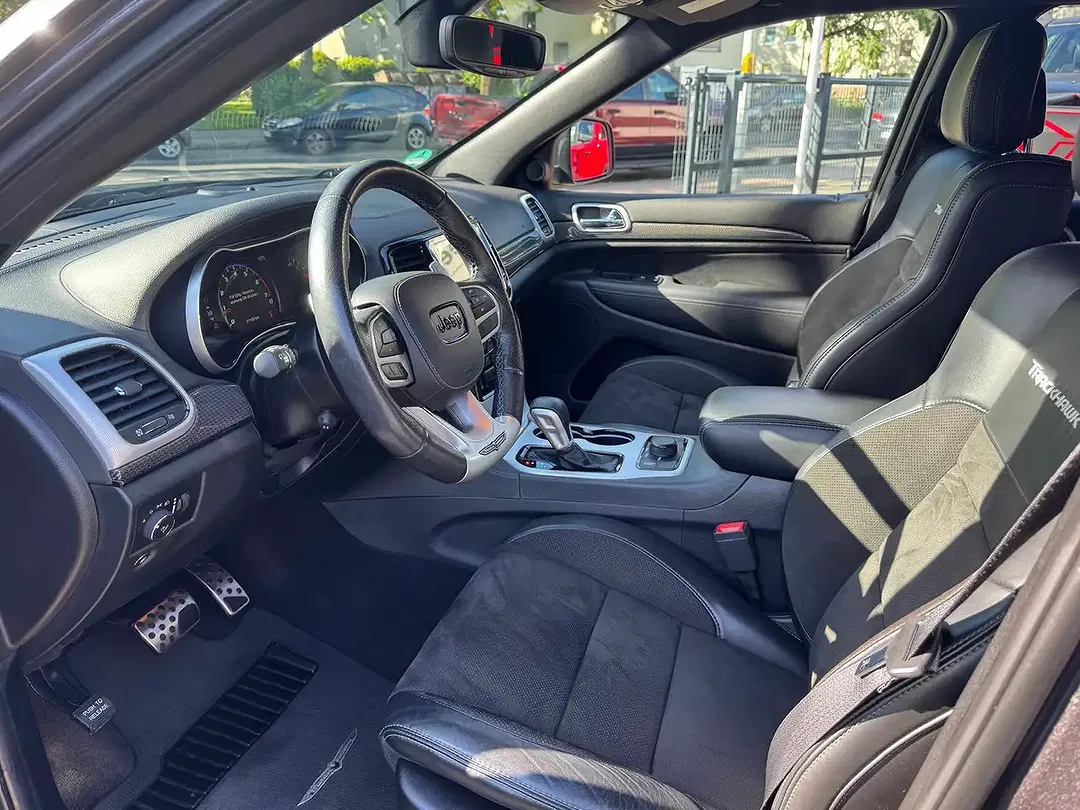 Jeep Grand Cherokee - Thumbnail 12