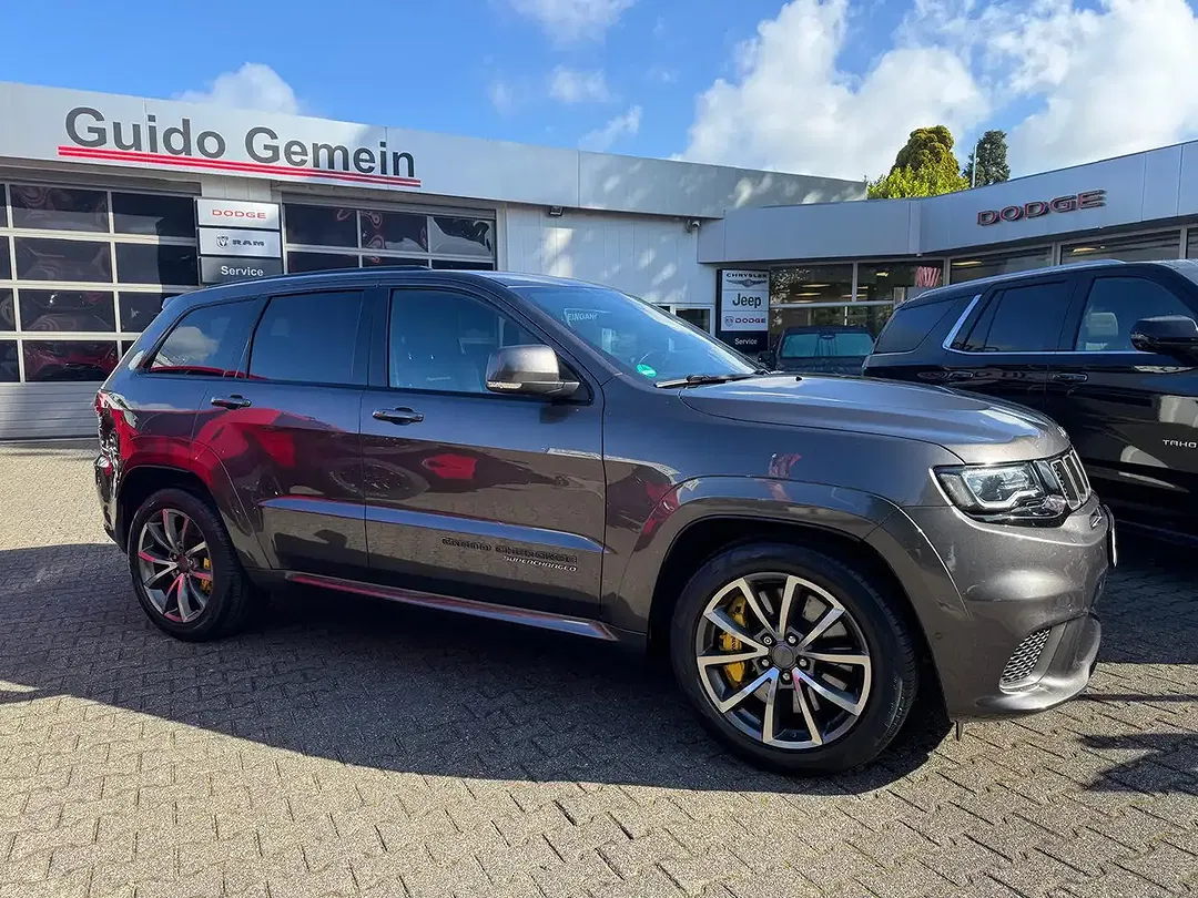 Jeep Grand Cherokee - Thumbnail 2