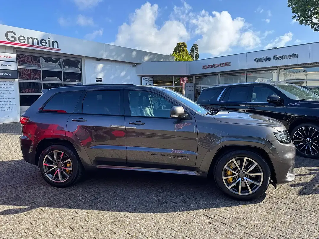 Jeep Grand Cherokee - Thumbnail 3
