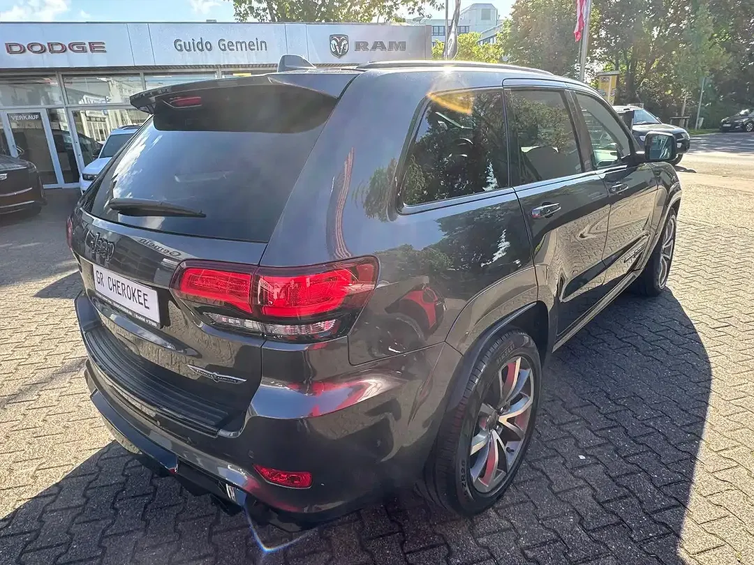 Jeep Grand Cherokee - Thumbnail 5