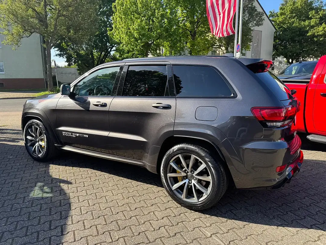 Jeep Grand Cherokee - Thumbnail 8