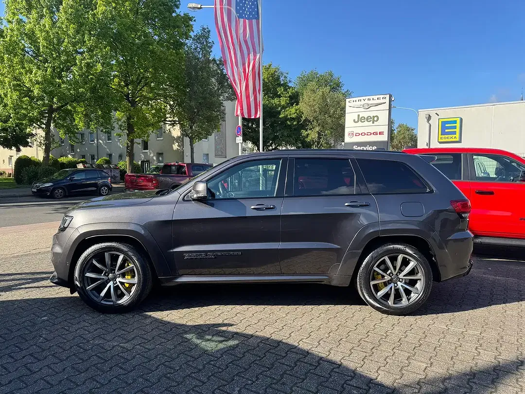 Jeep Grand Cherokee - Thumbnail 9