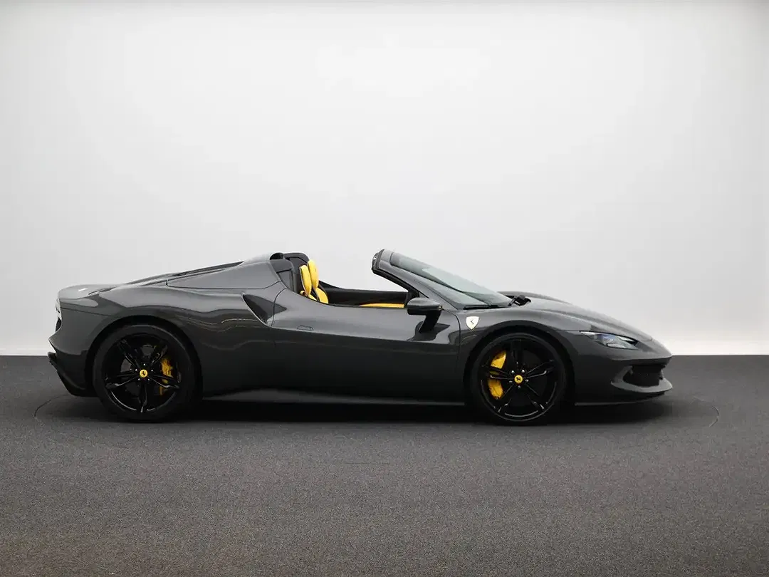 Ferrari 296 GTS - Thumbnail 5