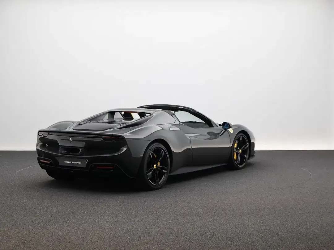 Ferrari 296 GTS - Thumbnail 6