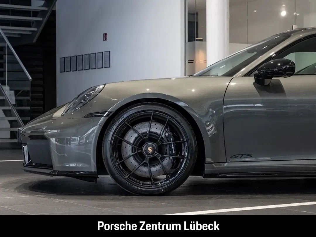 Porsche 992 - Thumbnail 12