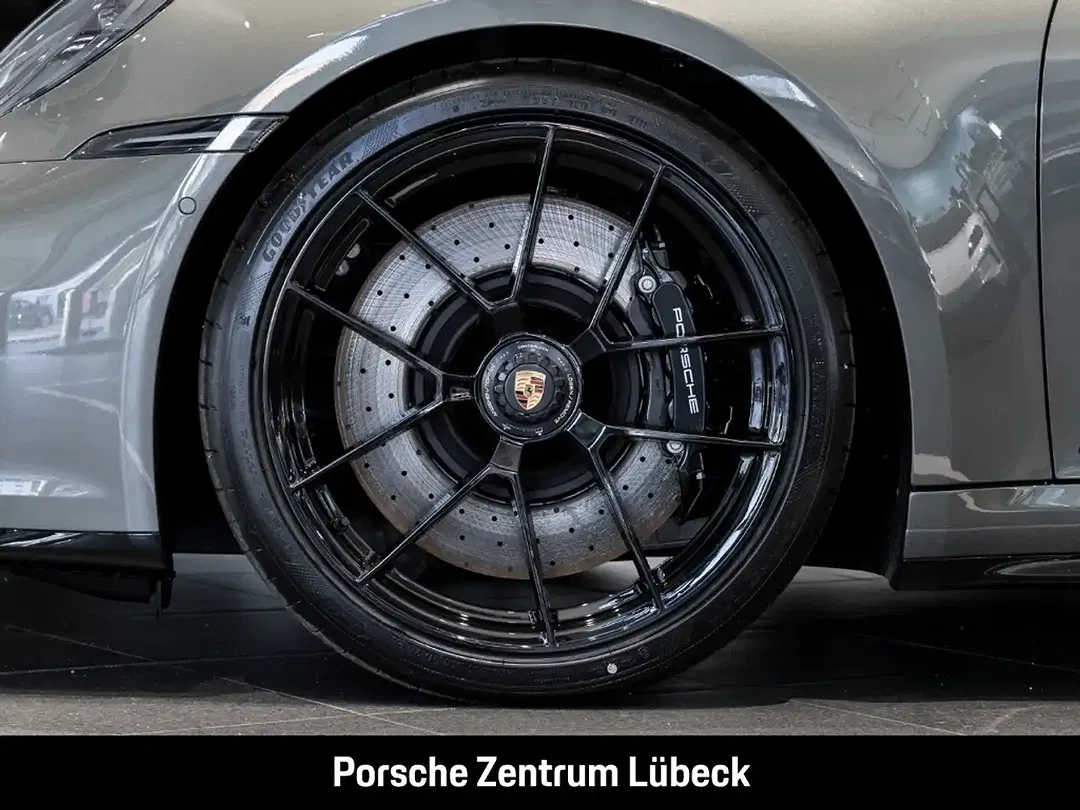 Porsche 992 - Thumbnail 9