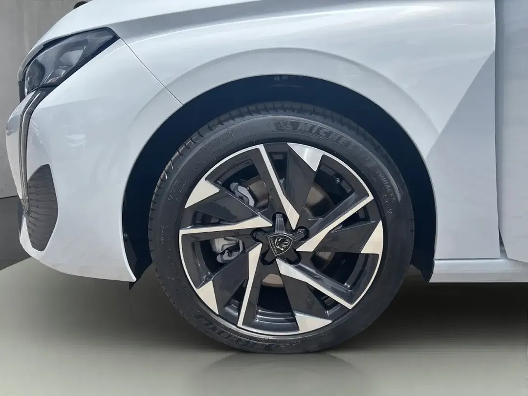 Peugeot 308 - Thumbnail 11