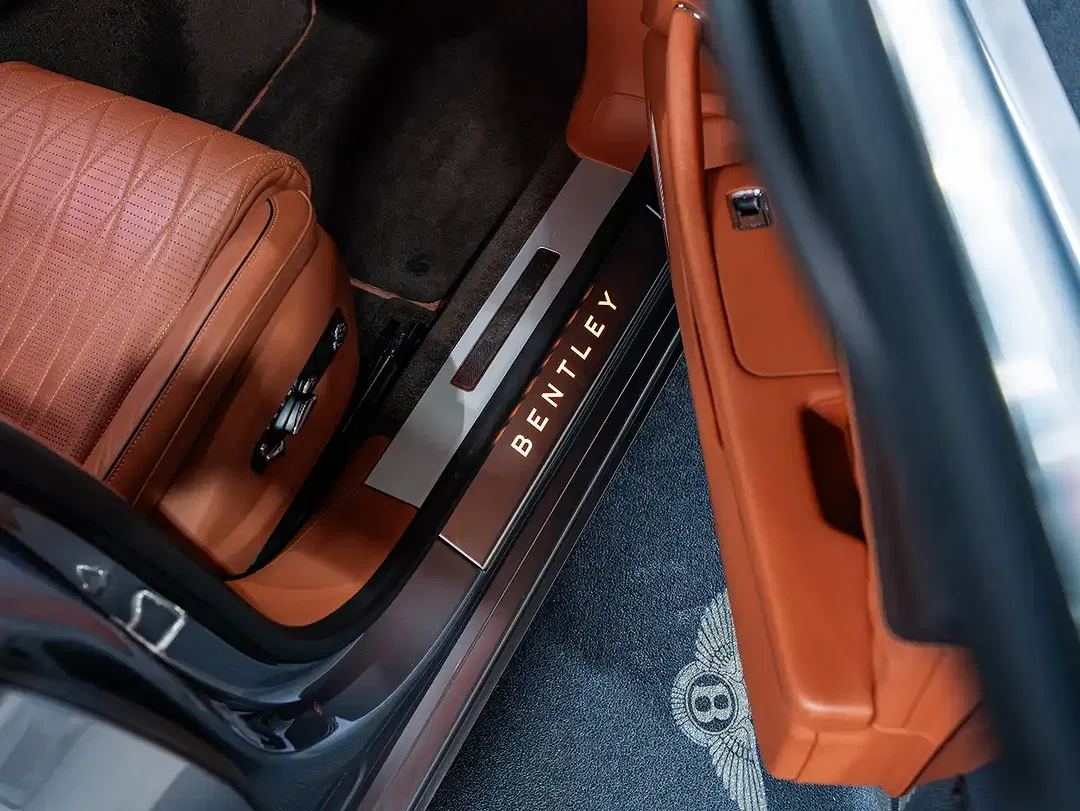 Bentley Flying Spur - Thumbnail 13