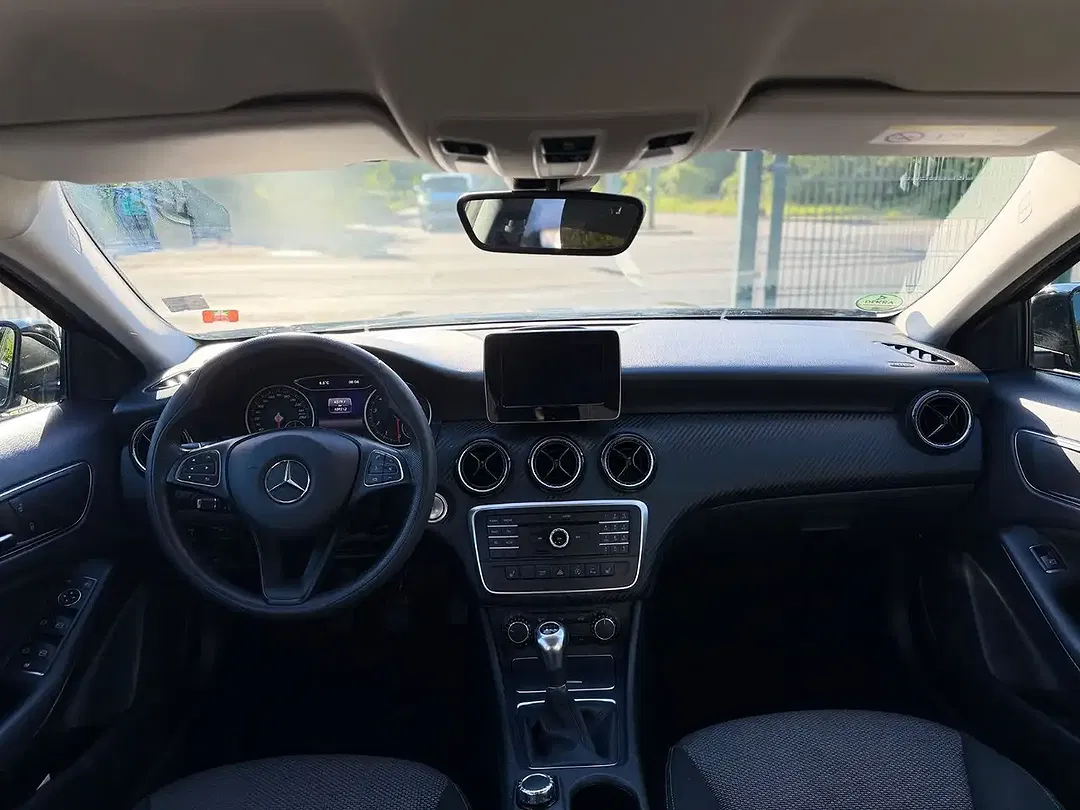 Mercedes-Benz GLA 200 - Thumbnail 12