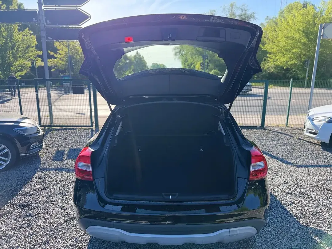 Mercedes-Benz GLA 200 - Thumbnail 13