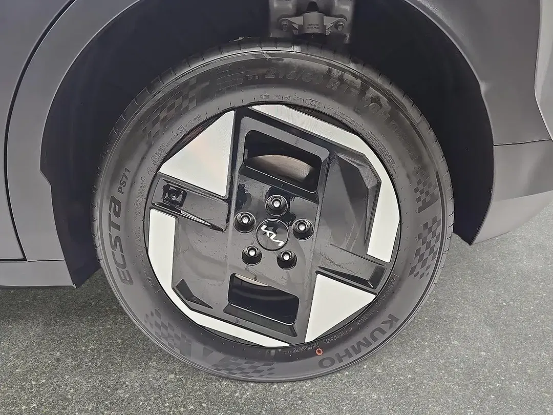 Kia EV3 - Thumbnail 6