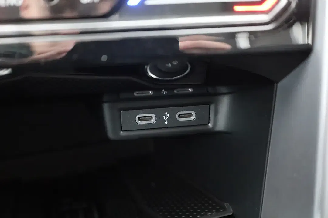 Volkswagen T-Roc - Thumbnail 12