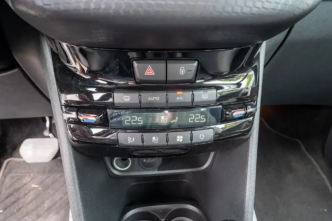 Peugeot 2008 - Thumbnail 12