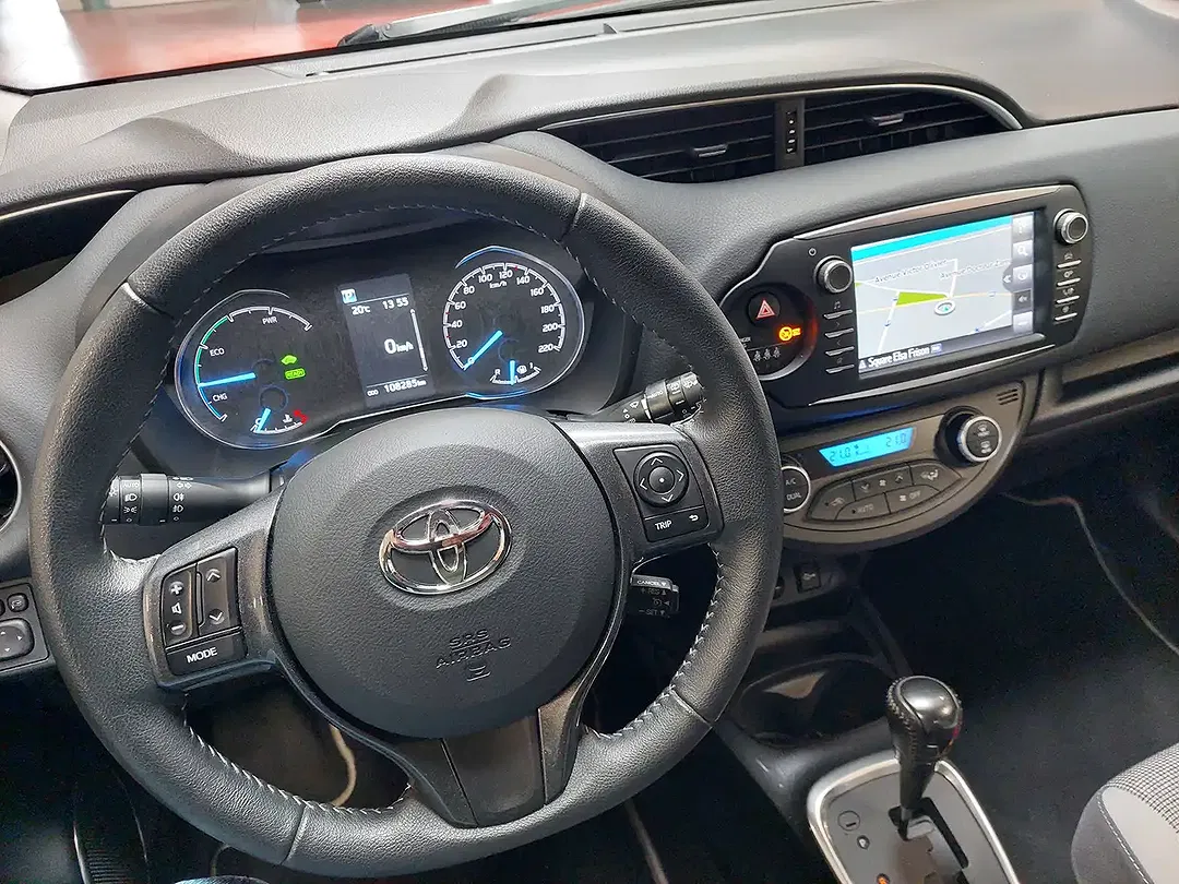 Toyota Yaris - Thumbnail 11