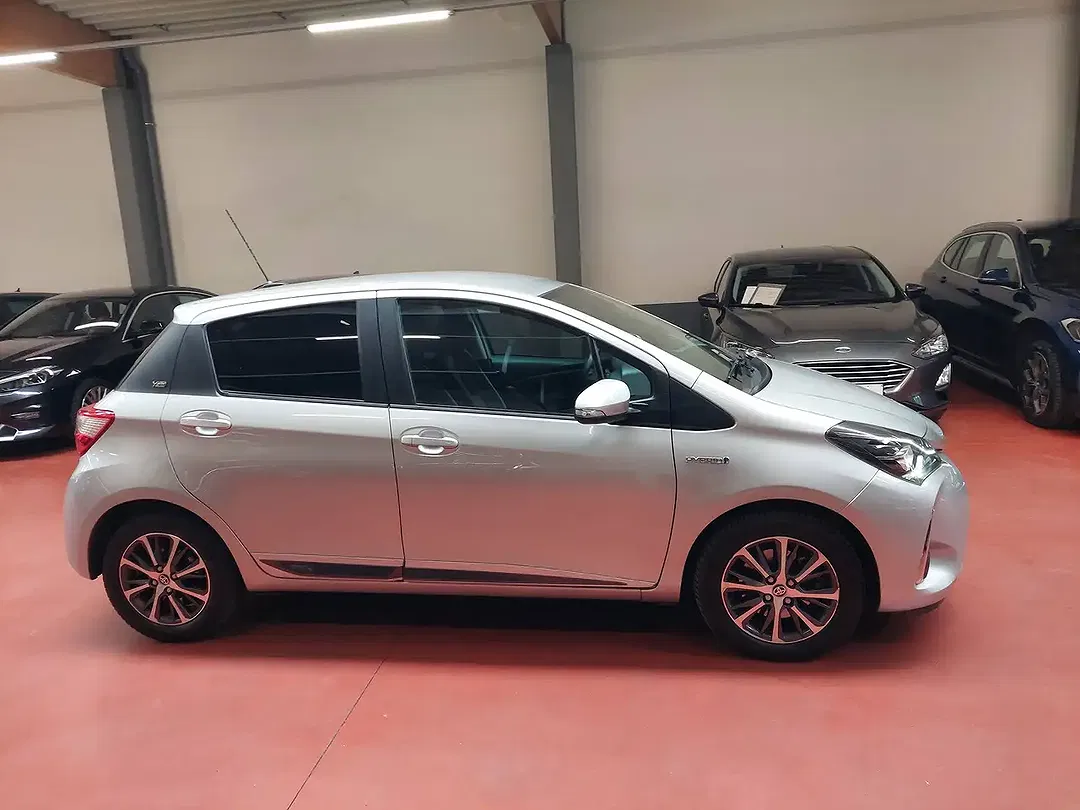 Toyota Yaris - Thumbnail 2