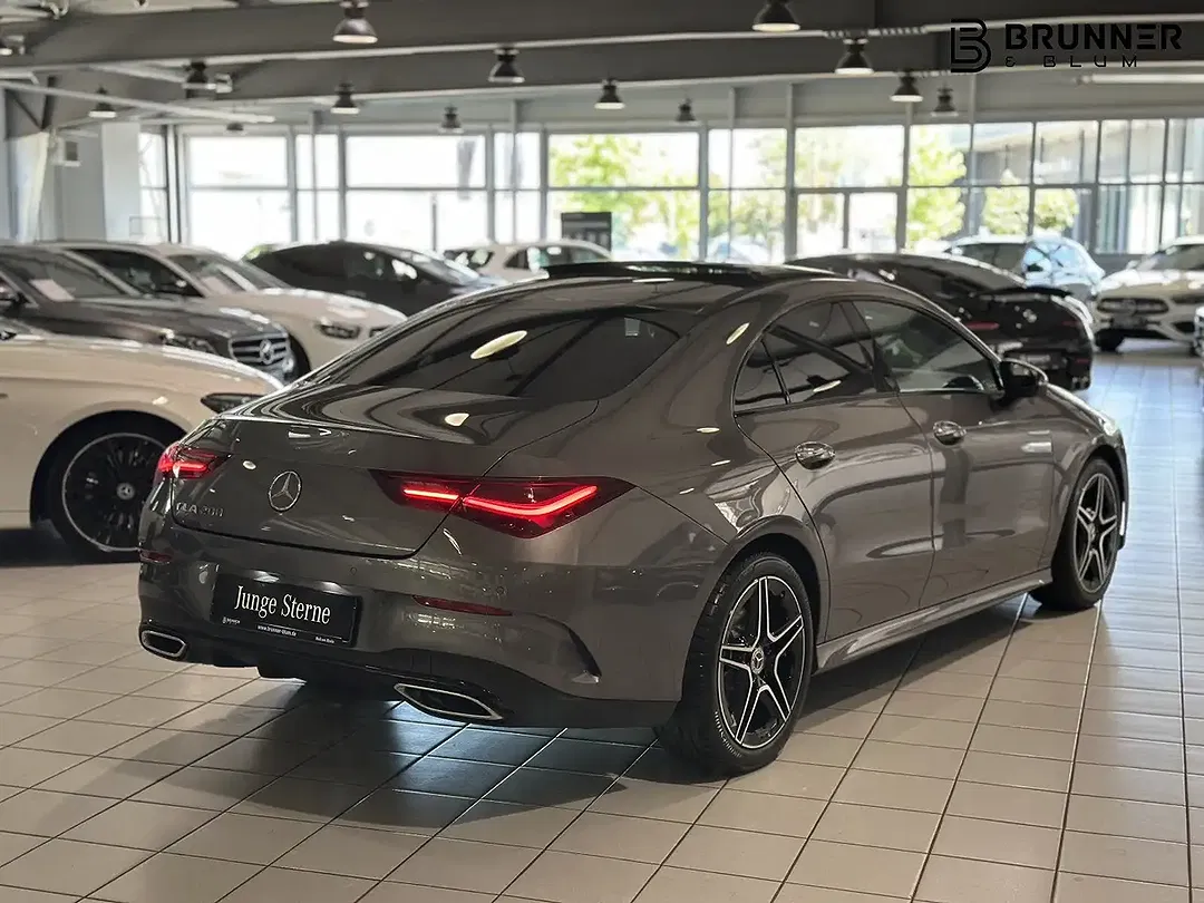 Mercedes-Benz CLA 200 - Thumbnail 4