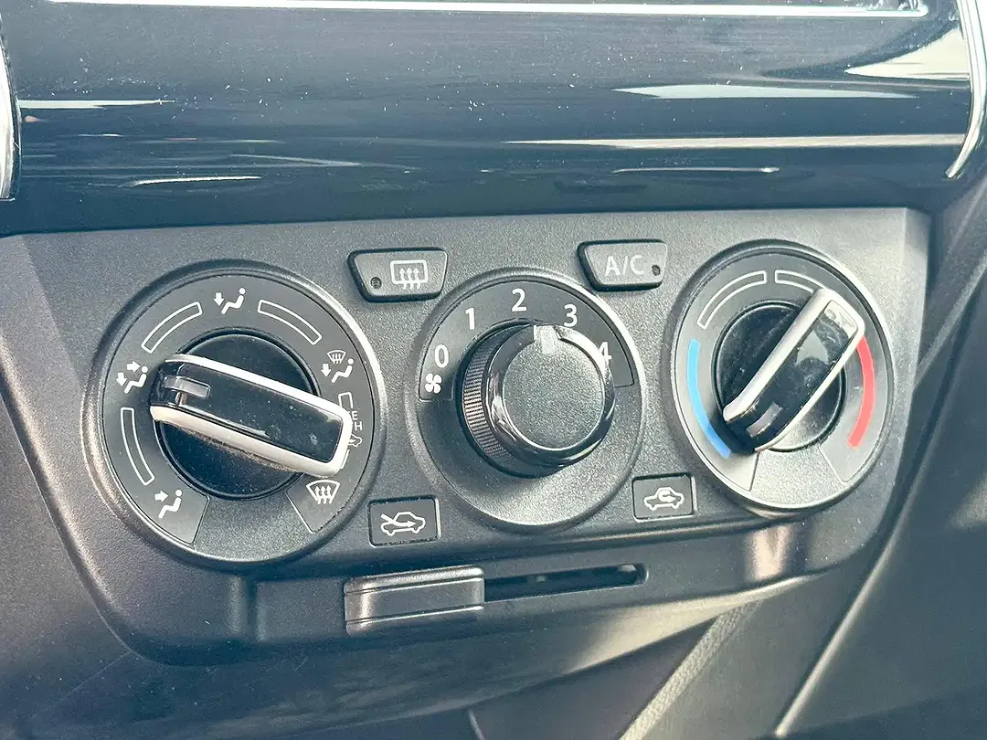 Suzuki Swift - Thumbnail 10