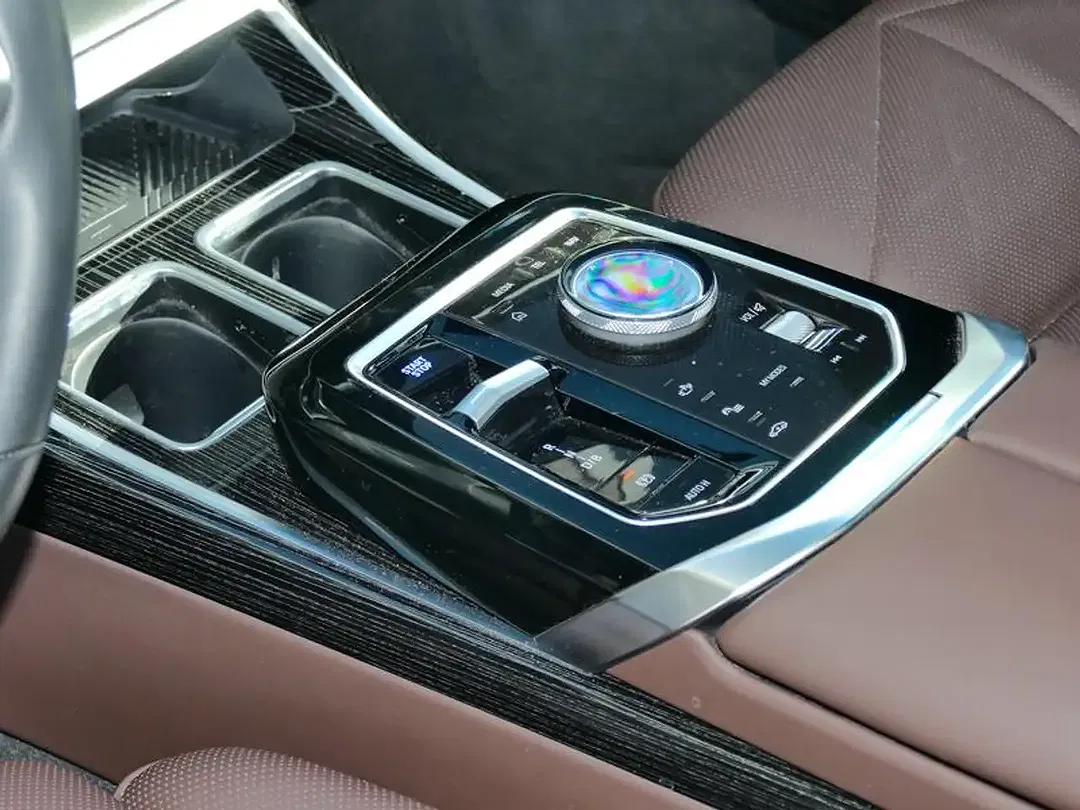 BMW i7 - Thumbnail 15
