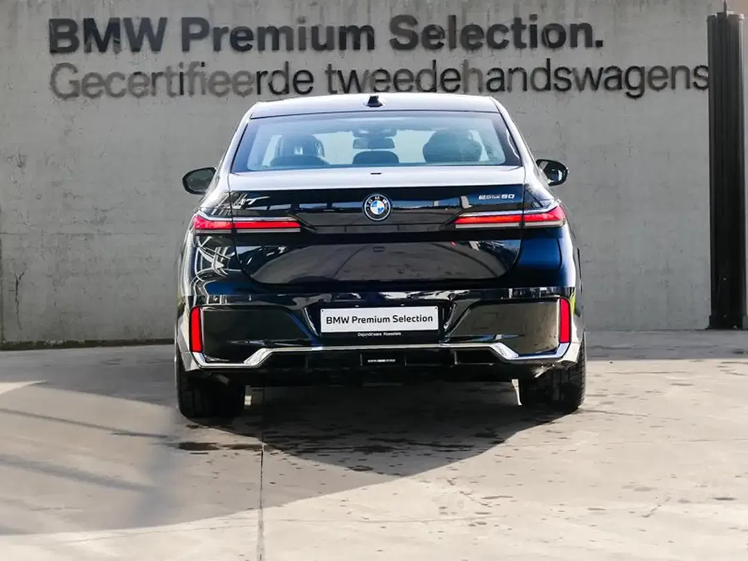 BMW i7 - Thumbnail 4