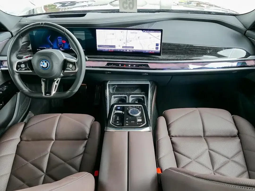 BMW i7 - Thumbnail 7