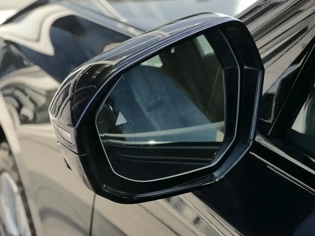 BMW i7 - Thumbnail 9