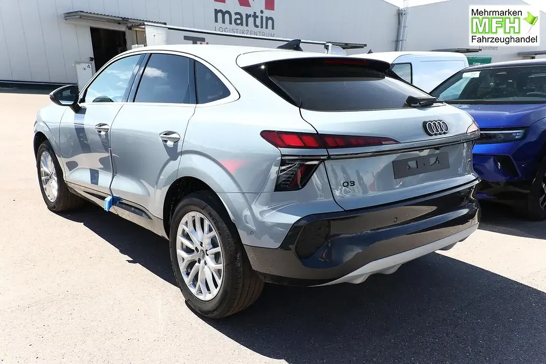 Audi Q3 - Thumbnail 3