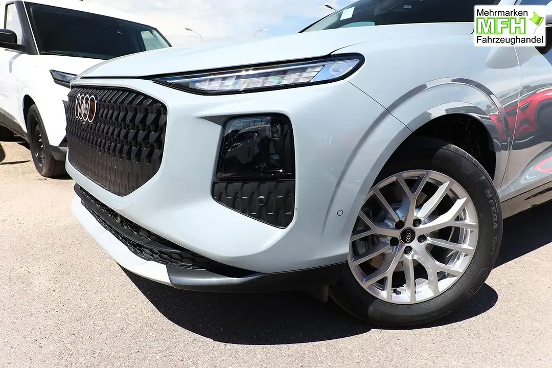 Audi Q3 - Thumbnail 4