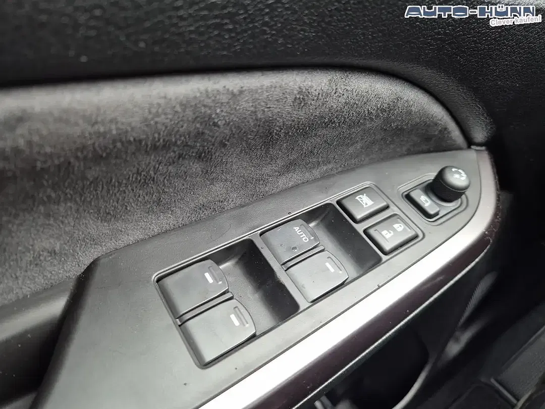 Suzuki Vitara - Thumbnail 13