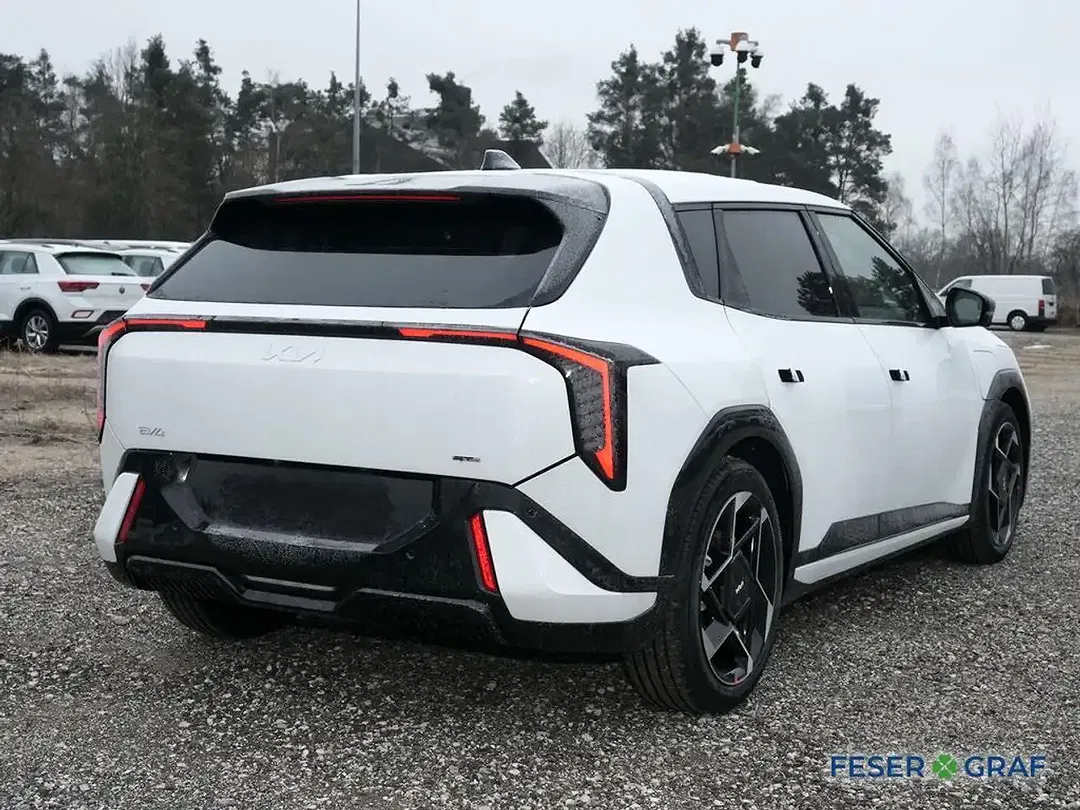 Kia EV4 - Thumbnail 2
