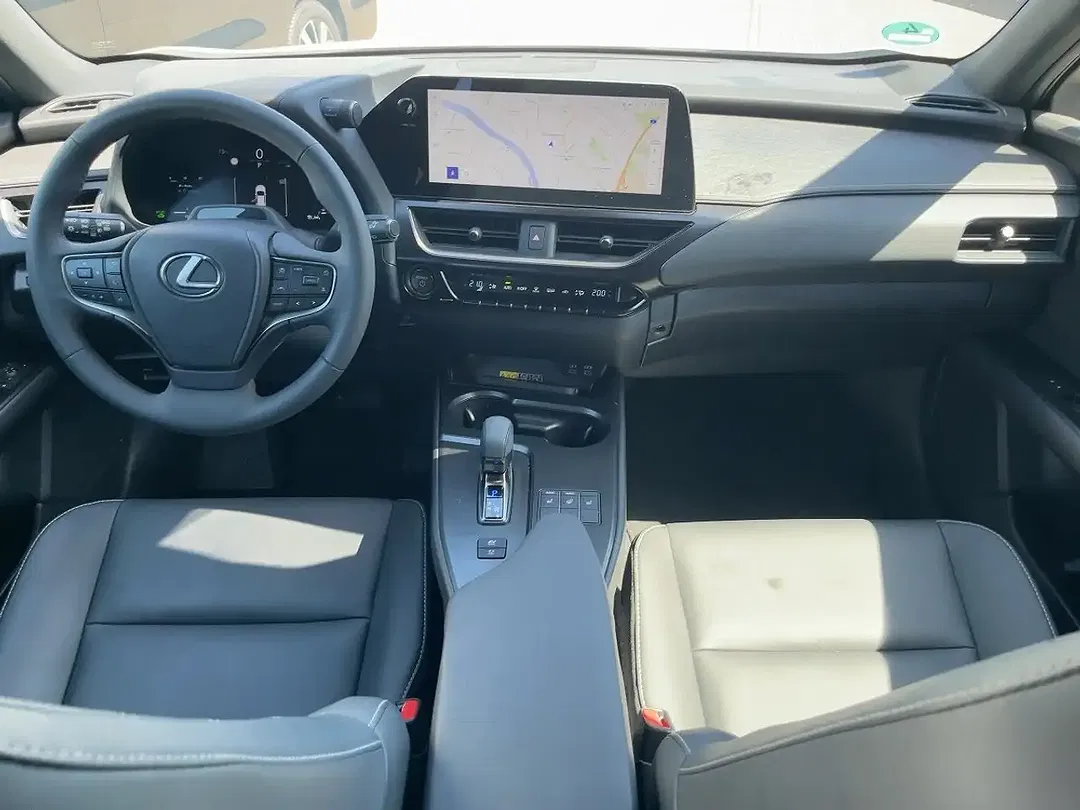 Lexus UX 300h - Thumbnail 10