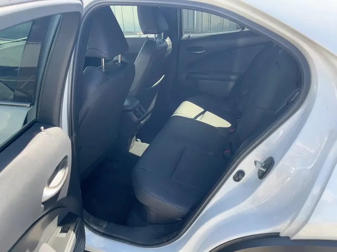 Lexus UX 300h - Thumbnail 8