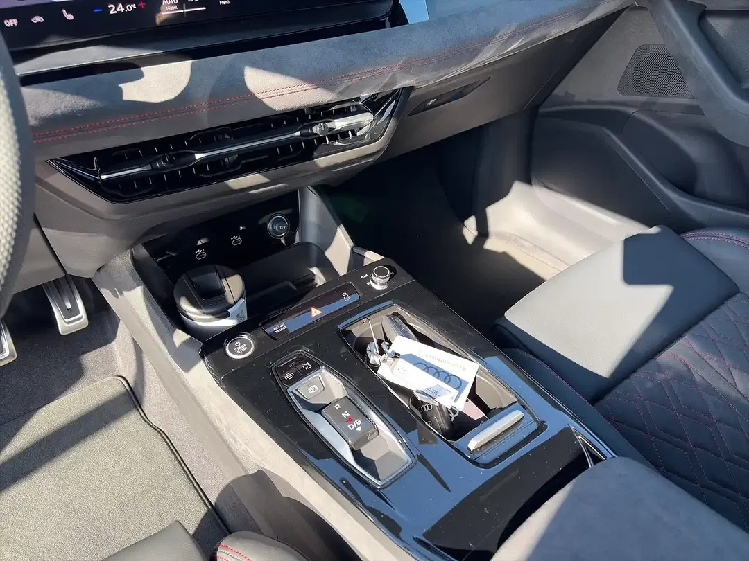 Audi Q6 e-tron - Thumbnail 6