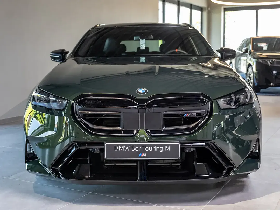 BMW M5 - Thumbnail 3