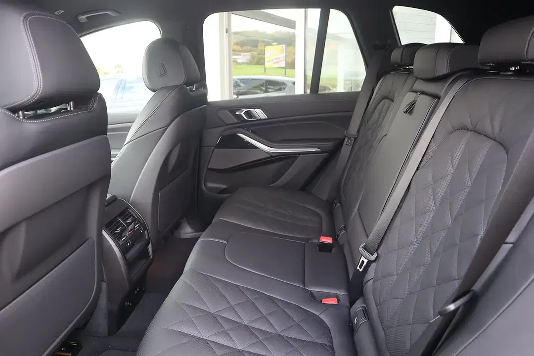 BMW X5 - Thumbnail 6