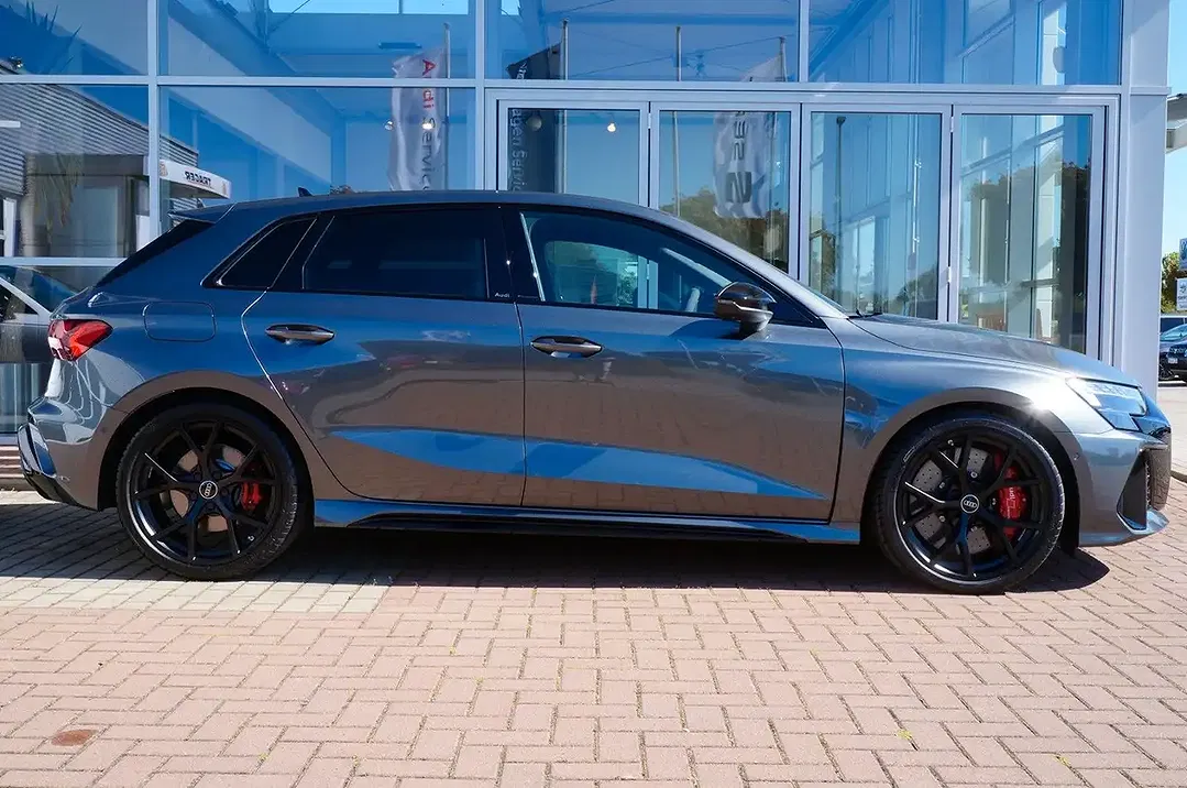 Audi RS3 - Thumbnail 3