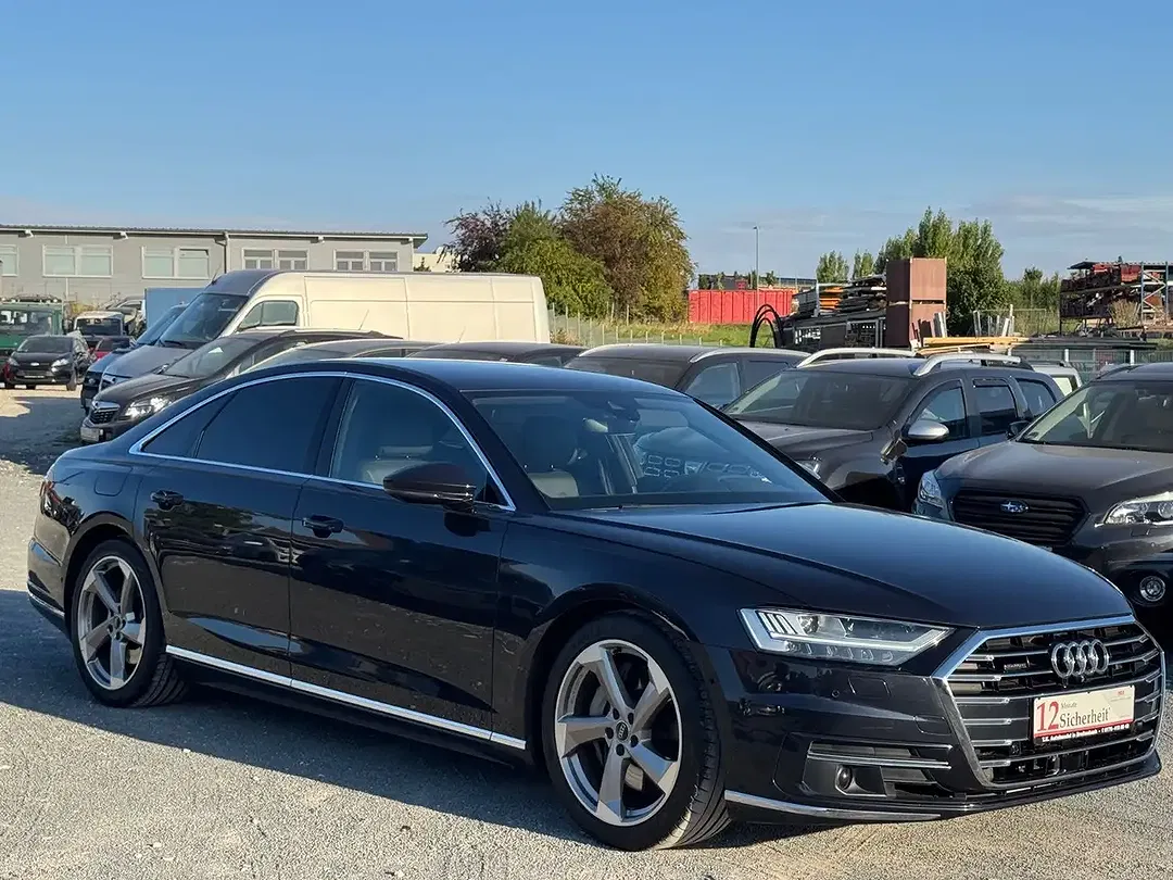 Audi A8 - Thumbnail 3