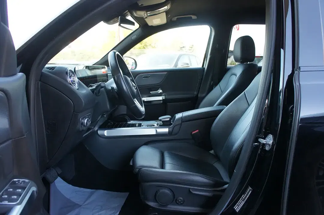 Mercedes-Benz GLB 200 - Thumbnail 11