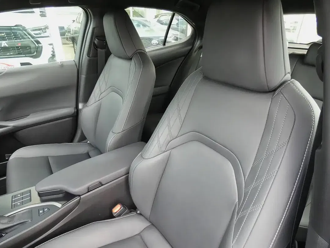 Lexus UX 250h - Thumbnail 8