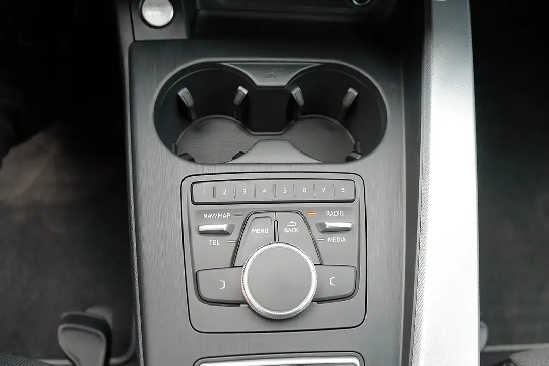 Audi A4 - Thumbnail 13