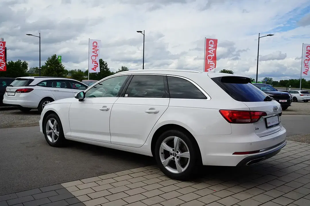 Audi A4 - Thumbnail 1