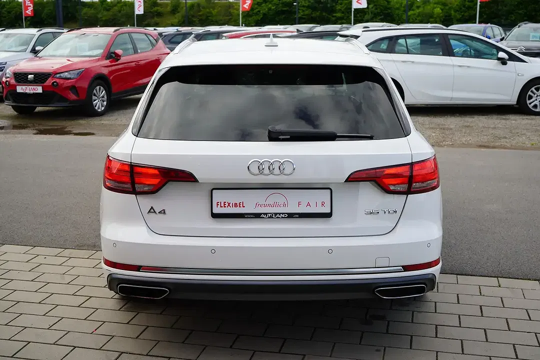 Audi A4 - Thumbnail 2