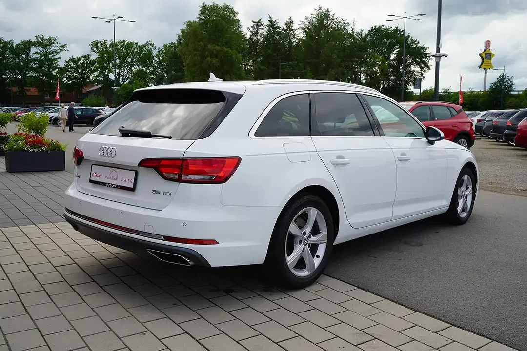 Audi A4 - Thumbnail 3