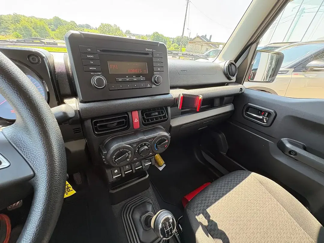 Suzuki Jimny - Thumbnail 9