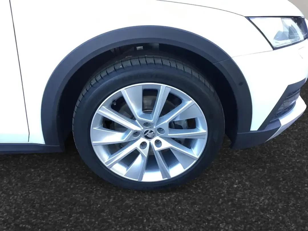 Skoda Octavia - Thumbnail 8