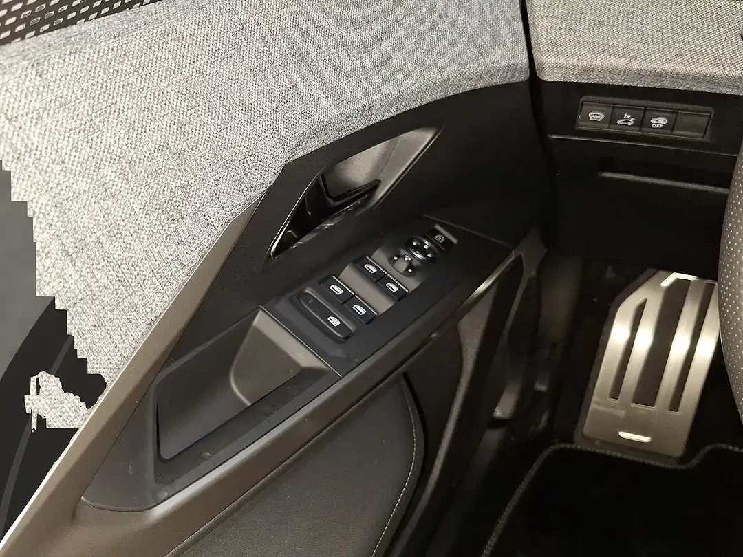 Peugeot 3008 - Thumbnail 11