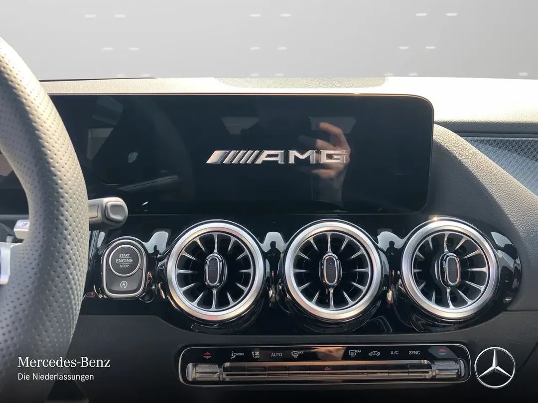 Mercedes-Benz GLA 35 AMG - Thumbnail 11