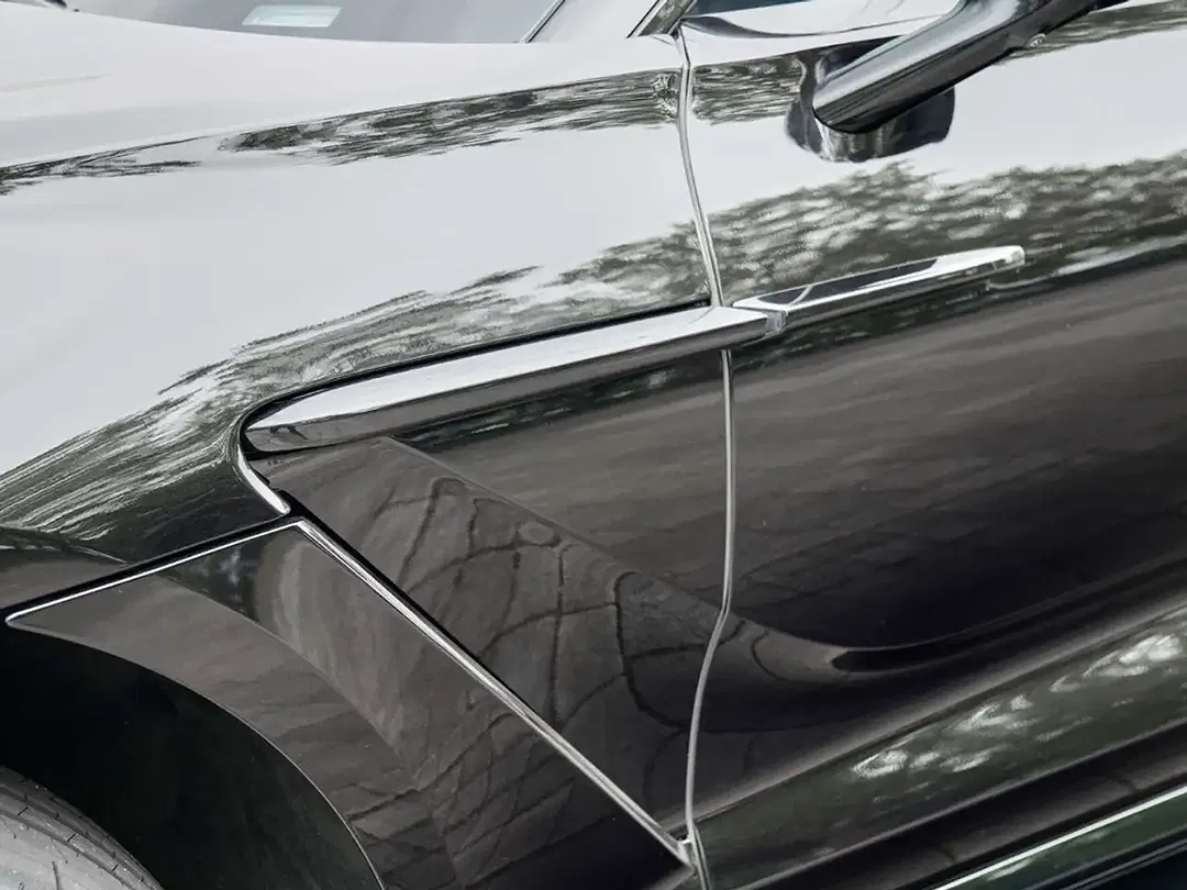 Aston Martin DBX - Thumbnail 13