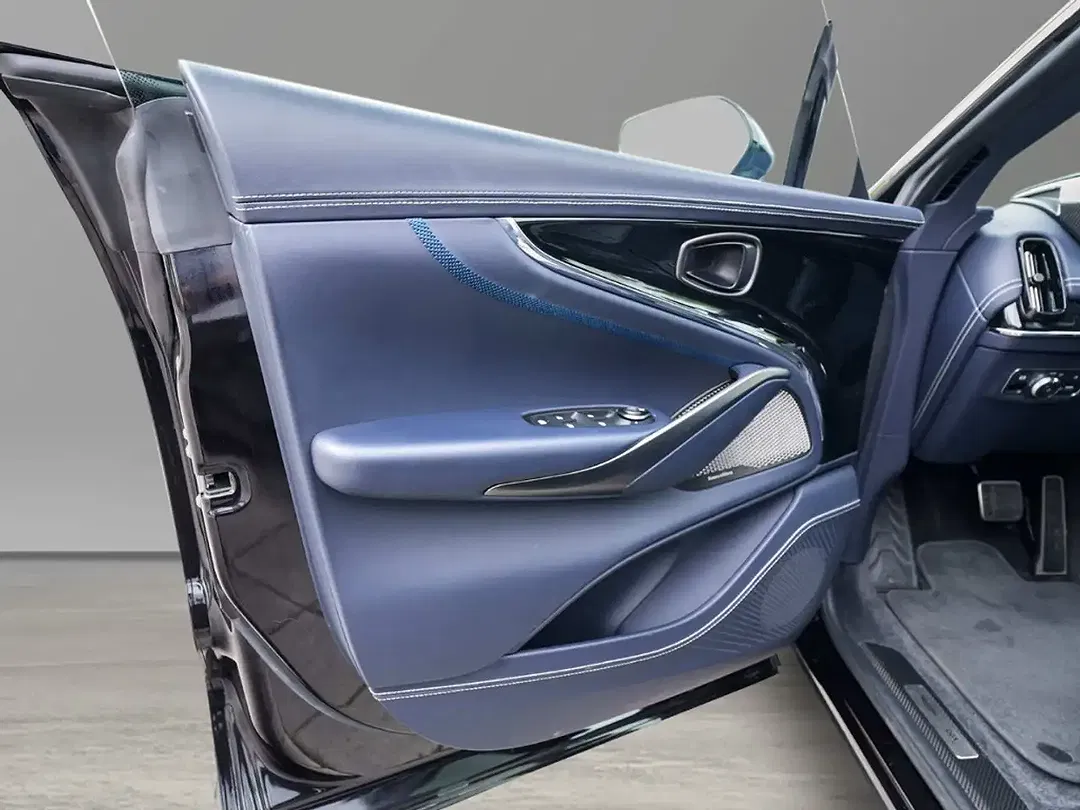 Aston Martin DBX - Thumbnail 18