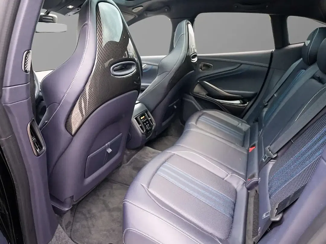 Aston Martin DBX - Thumbnail 26